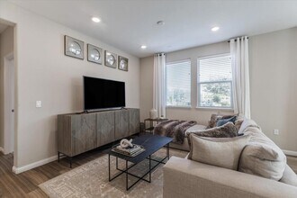 6568 Vision Ct in San Jose, CA - Foto de edificio - Building Photo