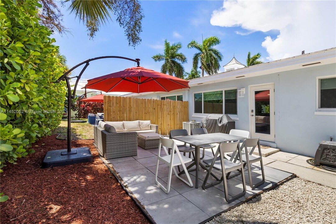 340 Bamboo Rd, Unit 1 & 2 in West Palm Beach, FL - Building Photo