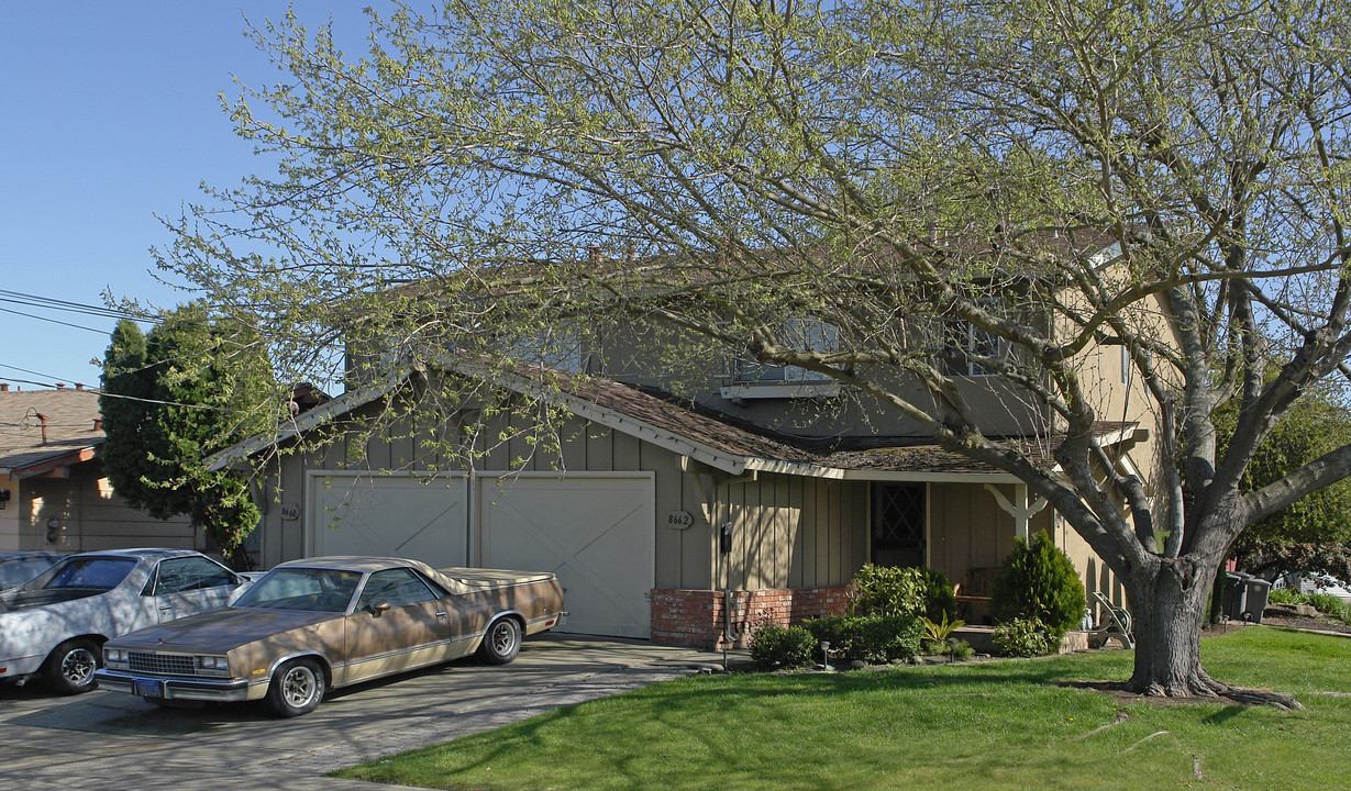 8660 Beverly Ln in Dublin, CA - Building Photo