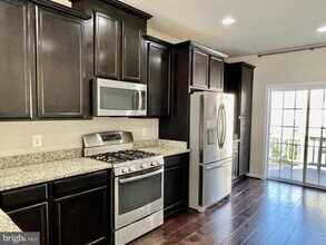 201 Woodstream Cir in Stafford, VA - Building Photo - Building Photo