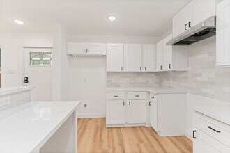 7652 Fawnridge Dr in Houston, TX - Foto de edificio - Building Photo