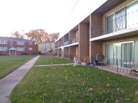 5818 107th St in Chicago Ridge, IL - Building Photo