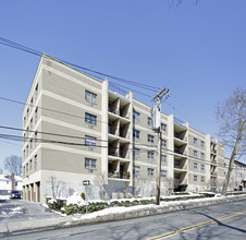 505 White Plains Rd in Eastchester, NY - Building Photo - Building Photo