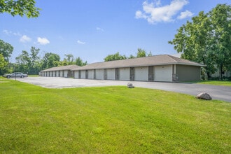 De Pere Crossing in De Pere, WI - Building Photo - Building Photo