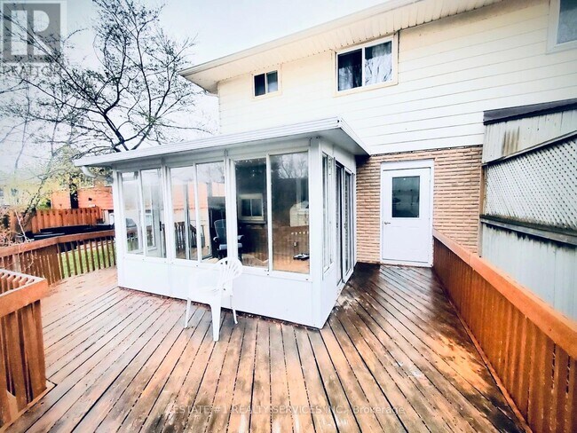 4433 Meadowvale Dr in Niagara Falls, ON - Building Photo - Building Photo