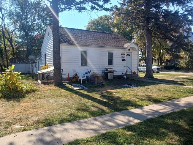 property at 2526 Knapp St