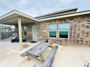 14025 Heartland Dr in Manor, TX - Building Photo - Building Photo