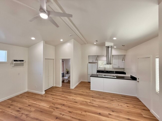 2390 Ivy Rd in Oceanside, CA - Building Photo - Building Photo