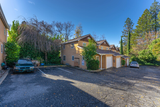 322 Pleasant St in Grass Valley, CA - Building Photo - Building Photo