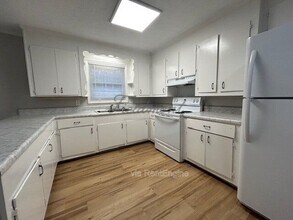 17 Wintergreen Ln in Taylors, SC - Foto de edificio - Building Photo