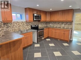 318 Erie Ave in Brantford, ON - Building Photo