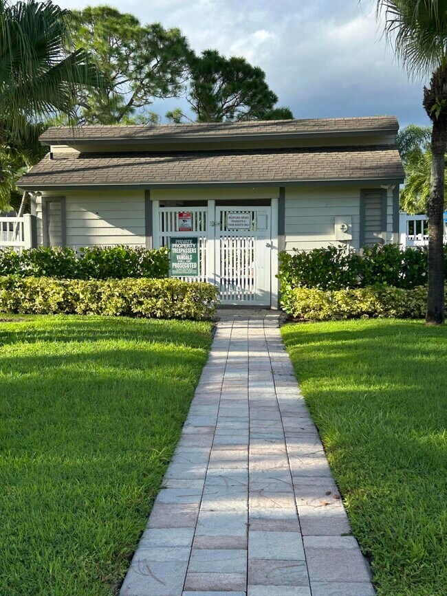 13383 Bedford Mews Ct in Wellington, FL - Building Photo - Building Photo