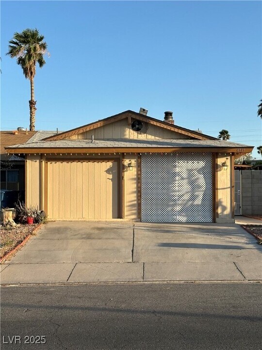 4515 Vía San Rafael in Las Vegas, NV - Building Photo