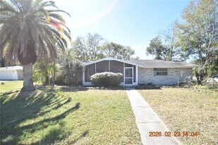 7742 Yucca Dr in New Port Richey, FL - Building Photo