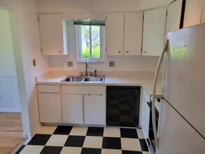 4113 Telegraph Rd, Unit E 101 in Bloomfield, MI - Building Photo - Building Photo