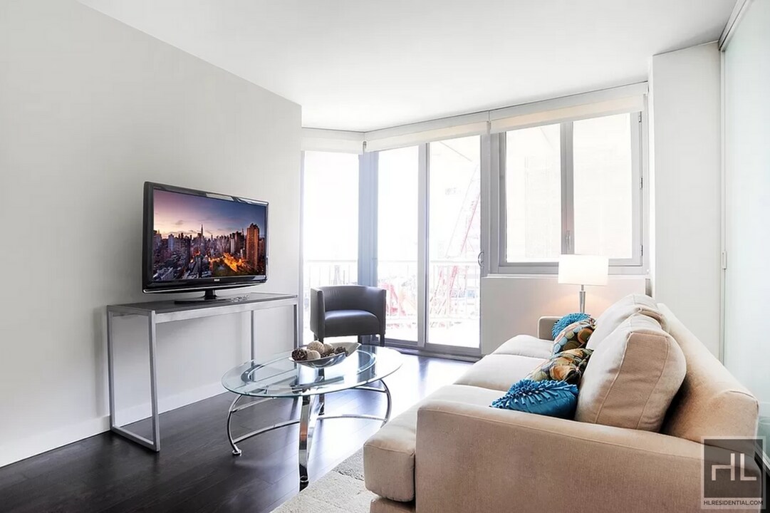401 E 34th St in New York, NY - Building Photo