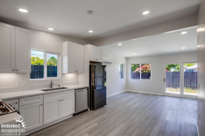 3987 King St in La Mesa, CA - Building Photo