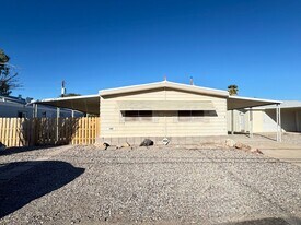 2136 Whitewater Dr in Bullhead City, AZ - Building Photo