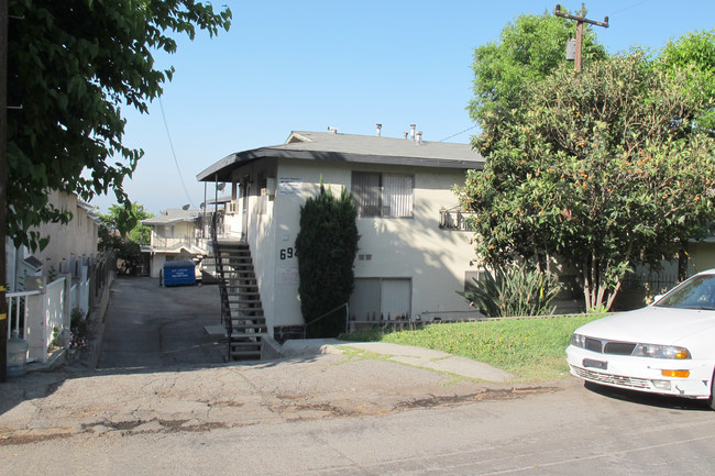 692 E Pine St in Altadena, CA - Building Photo - Building Photo