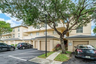 2040 Greenview Shores Blvd in West Palm Beach, FL - Building Photo - Building Photo