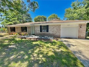 6829 Timbercroft Ln in Fayetteville, NC - Building Photo - Building Photo