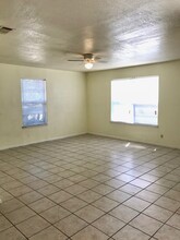 101-103-103 Lockhart St in San Marcos, TX - Building Photo - Building Photo