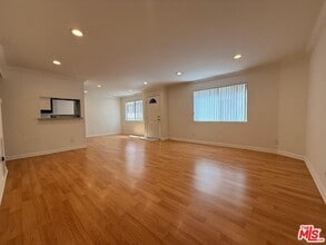 330 Cameron Pl in Glendale, CA - Building Photo - Building Photo