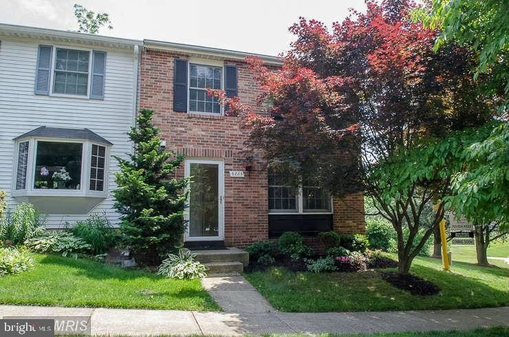 6885 McLean Greens Ct in Falls Church, VA - Building Photo