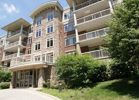 425 Benjamin Dr in Vernon Hills, IL - Building Photo