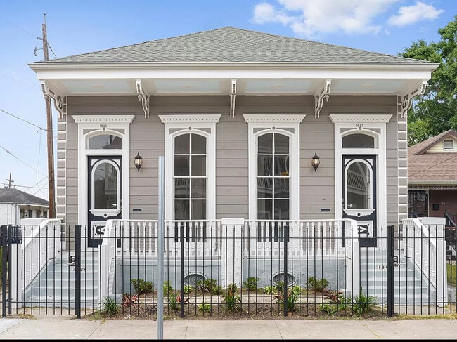 property at 1843 Baronne St