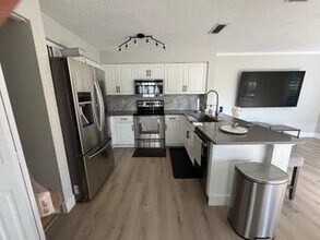 11131 SW 17th Manor in Davie, FL - Building Photo - Building Photo