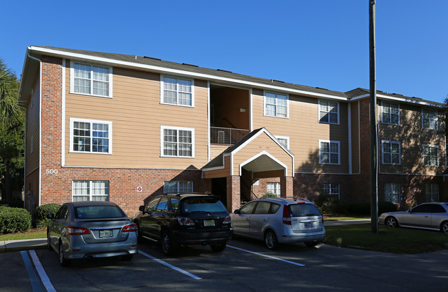 STUDENTS ONLY - College Square Apartments in Ocala, FL - Building Photo - Building Photo