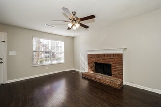 2119 Summer Wind Dr SW in Marietta, GA - Building Photo - Building Photo