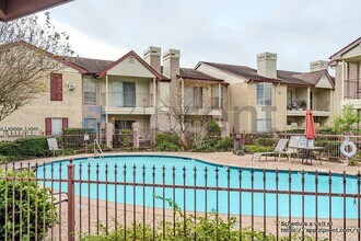 2120 El Paseo St in Houston, TX - Foto de edificio - Building Photo