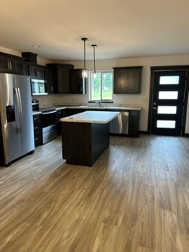 1123 St Andrews Dr in Altoona, WI - Building Photo - Building Photo