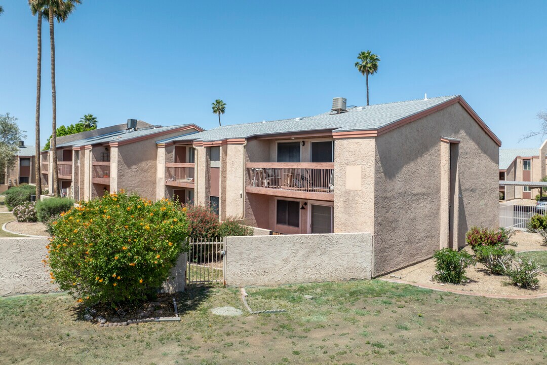 Sundance Condominiums in Phoenix, AZ - Building Photo