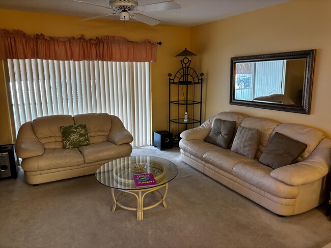 2512 SE Anchorage Cove in Port St. Lucie, FL - Foto de edificio - Building Photo