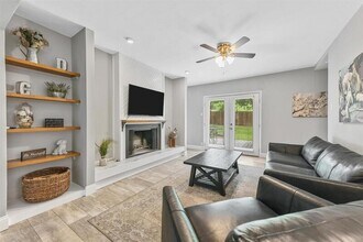 6209 Calmont Ave in Fort Worth, TX - Building Photo - Building Photo