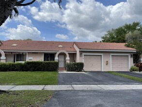 16606 Greens Edge Cir in Weston, FL - Building Photo - Building Photo