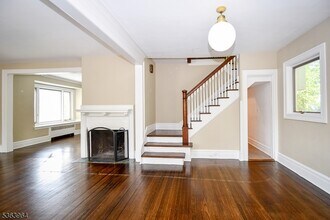 8 Inwood Pl in Maplewood, NJ - Building Photo - Building Photo