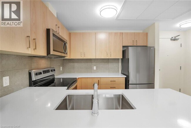301 Westmount Rd W in Kitchener, ON - Building Photo - Building Photo