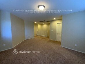 8117 RedBud Vine St in North Las Vegas, NV - Foto de edificio - Building Photo