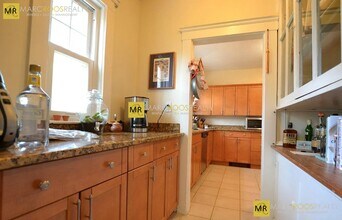 8 Oliva Rd in Boston, MA - Foto de edificio - Building Photo