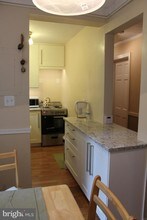 1602 W Abingdon Dr-Unit -102 in Alexandria, VA - Building Photo - Building Photo