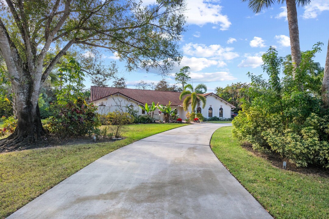 14829 Horseshoe Trce in Wellington, FL - Building Photo