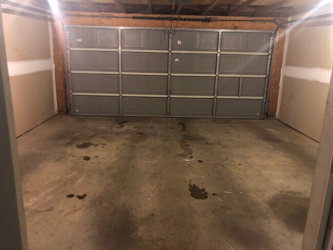 104 Waterview Dr, Unit Condo with private garage in Hendersonville, TN - Building Photo - Building Photo