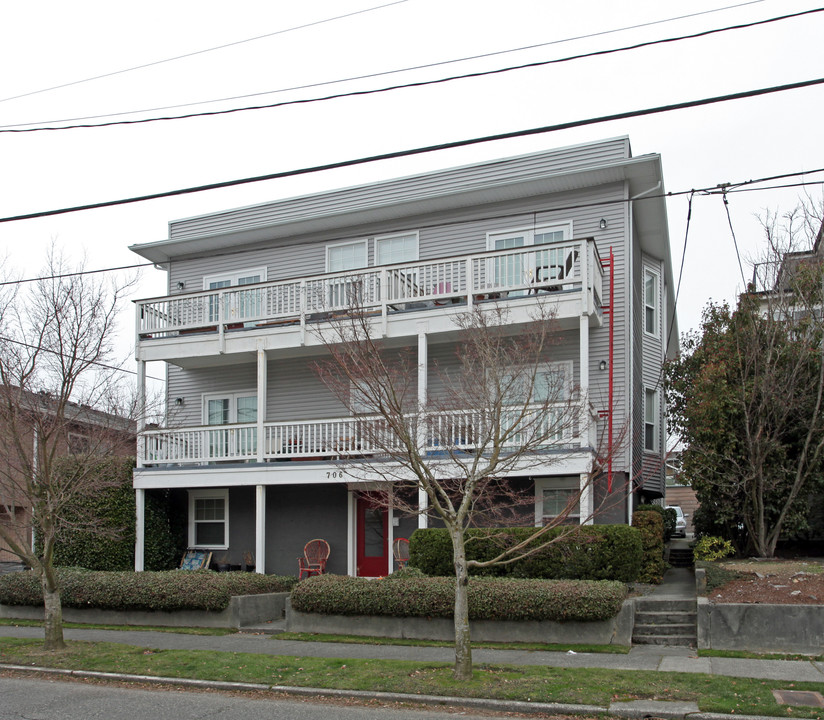 Victoria Apartments in Seattle, WA - Building Photo