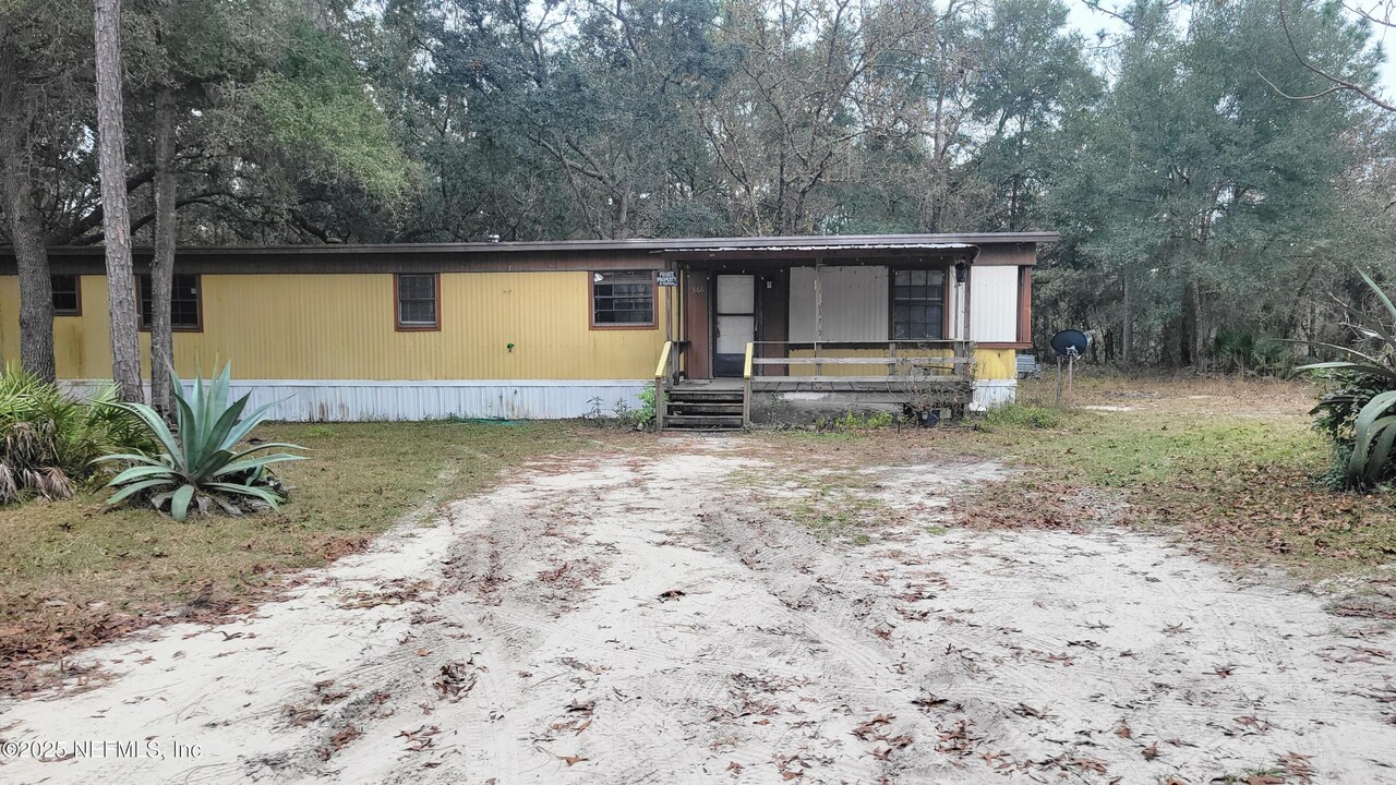 556 County Rd 219 in Melrose, FL - Building Photo