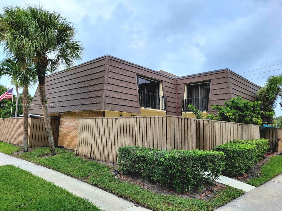 1415 14th Ct in Palm Beach Gardens, FL - Building Photo