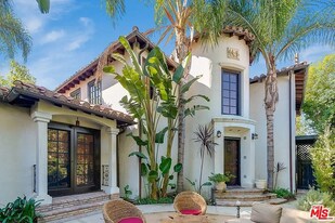 835 N Sycamore Ave in Los Angeles, CA - Building Photo